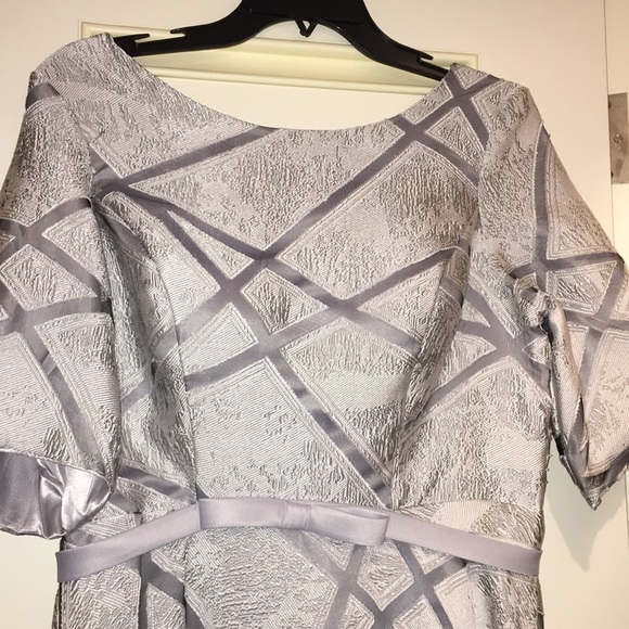 Silver gown NWOT- negotiable - Picture 5 of 7